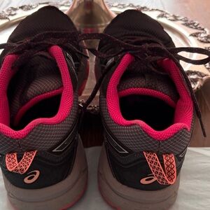 Oasis Women's Black and Pink Athletic Shoes